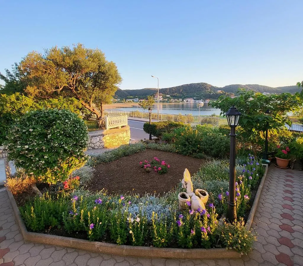 *** Affittacamere Apartmani Mira Supetarska Draga Croazia