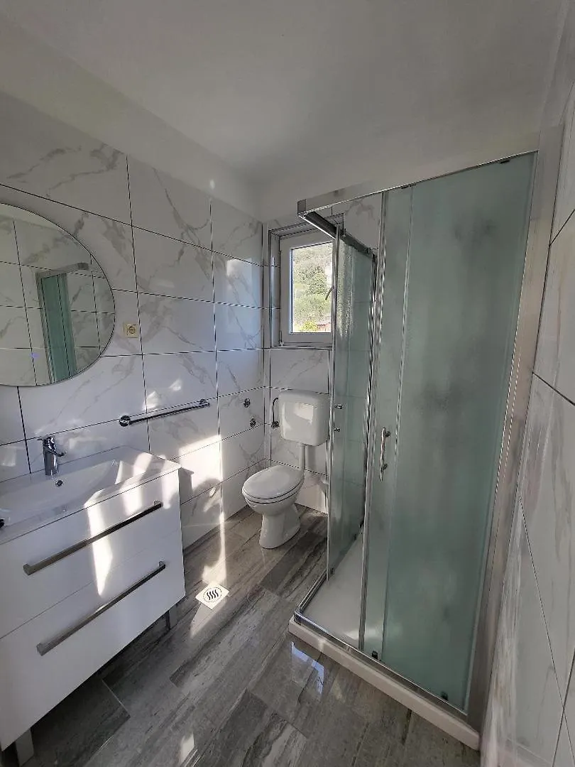 *** Affittacamere Apartmani Mira Supetarska Draga Croazia
